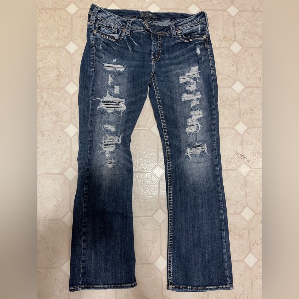 Silver Jeans Tuesday Slim Low Boot Cut 33x31 Distressed Ripped